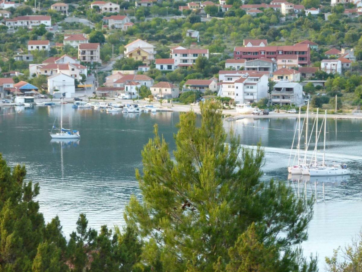 Apartments Anka Vinisce Bagian luar foto