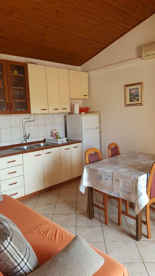 Apartments Anka Vinisce Bagian luar foto