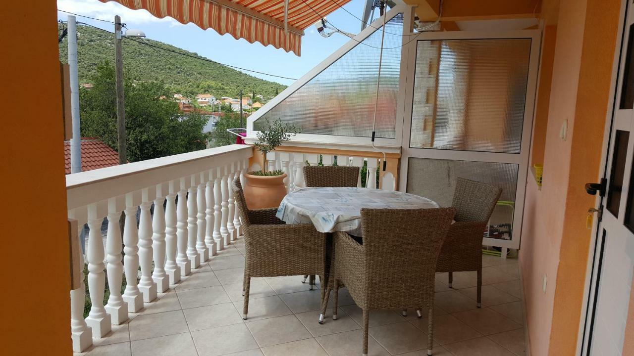 Apartments Anka Vinisce Bagian luar foto