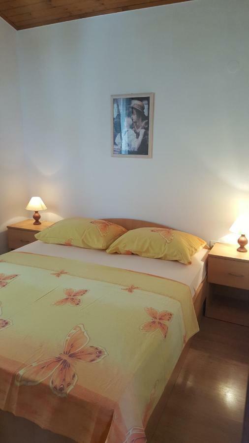 Apartments Anka Vinisce Bagian luar foto