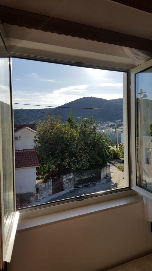 Apartments Anka Vinisce Bagian luar foto
